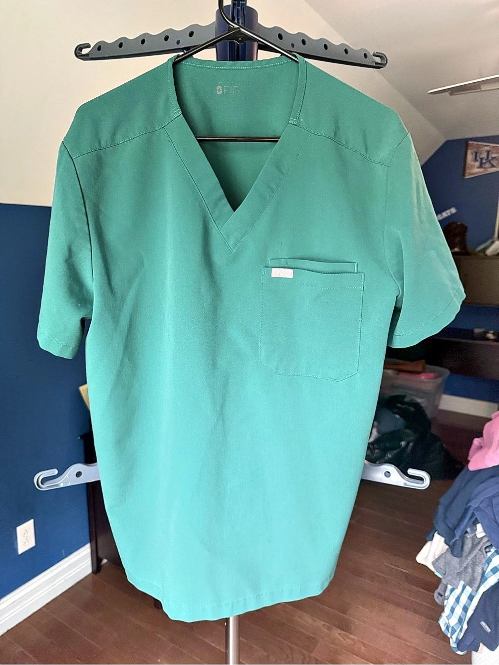 FIGS Slim Scrub Top large Green V-Neck Double Pocket FM1500 Nurse Medical
